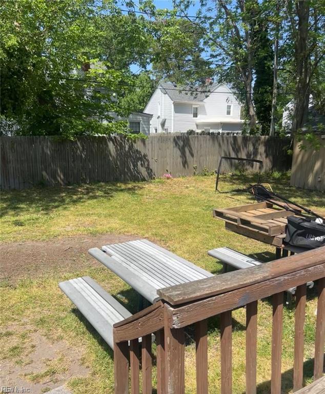 67 Cushing St Property Photo 8