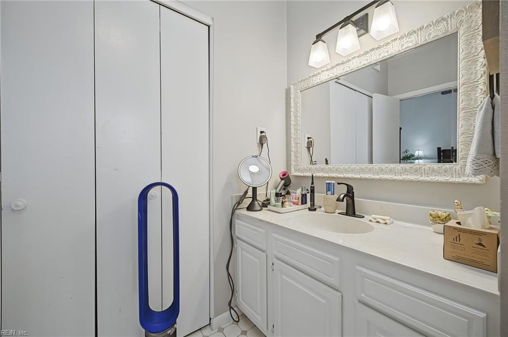 407 33rd St Property Photo 22
