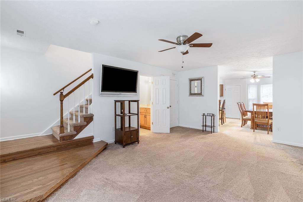 233 Susan Constant Dr Property Photo 4