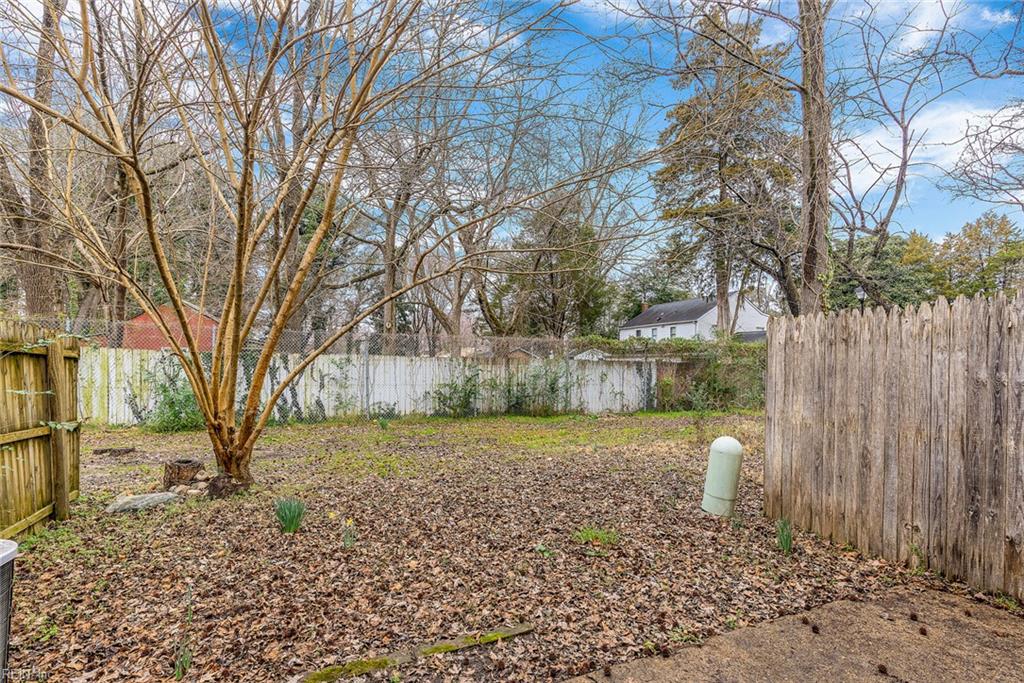 233 Susan Constant Dr Property Photo 15