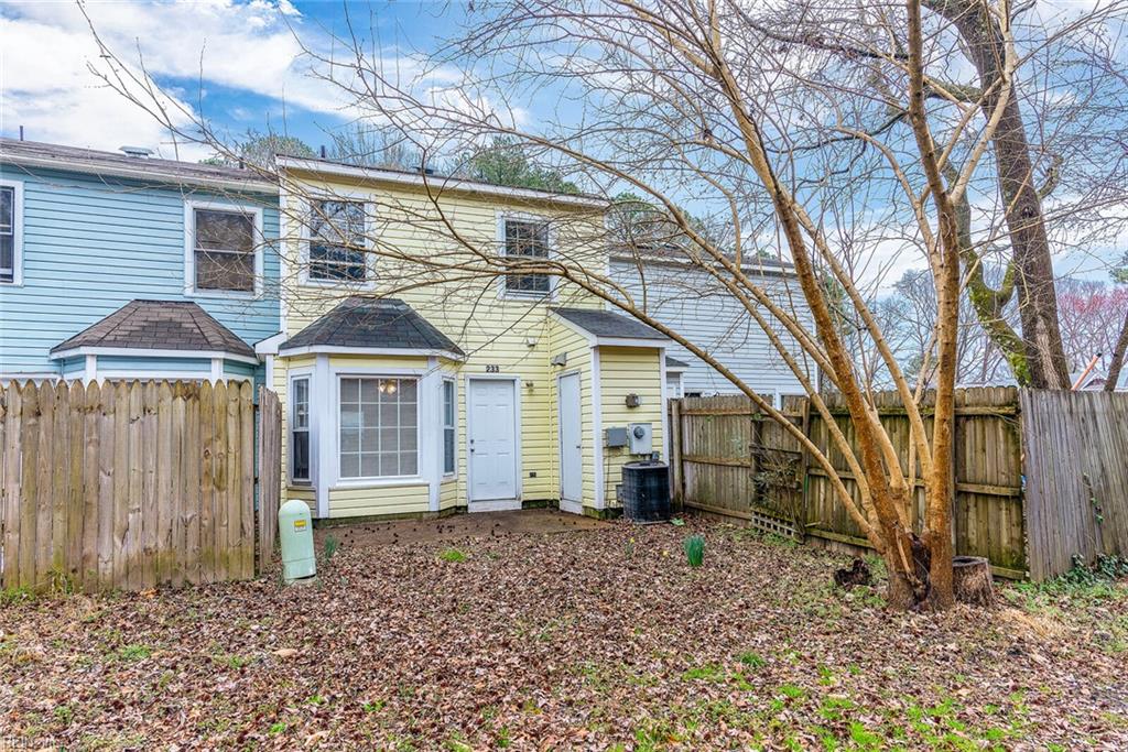 233 Susan Constant Dr Property Photo 16
