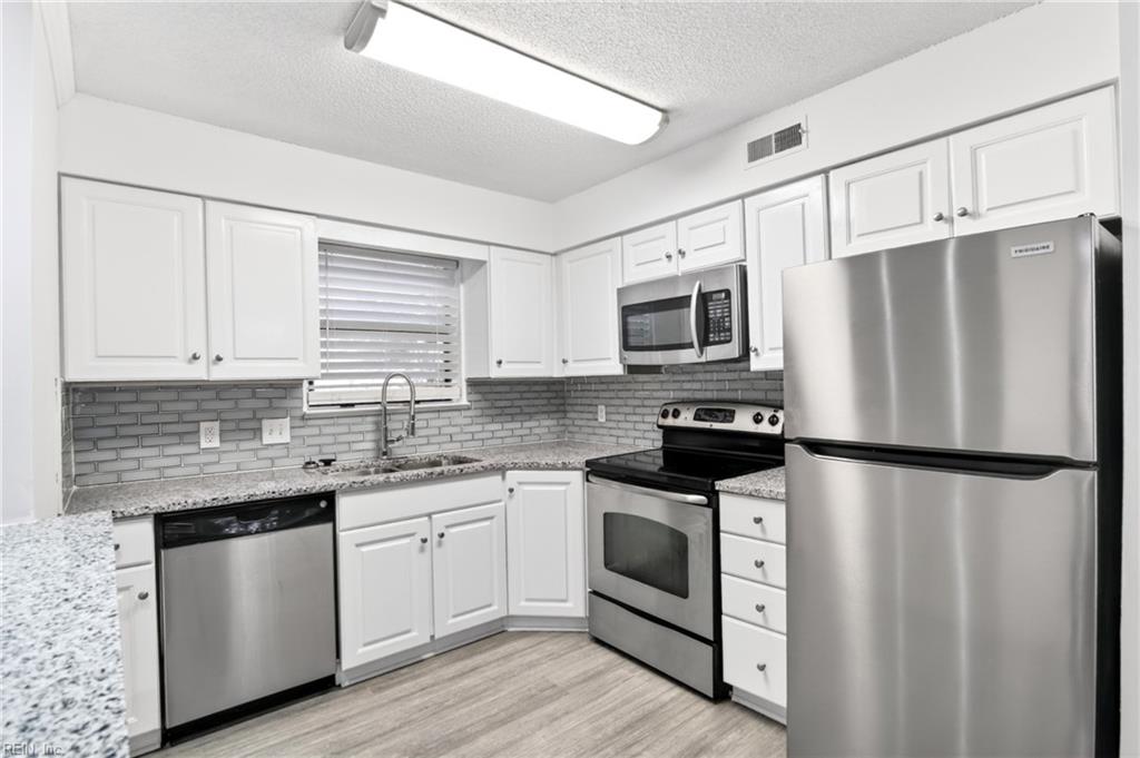 149 Windsor Castle Dr Property Photo 5