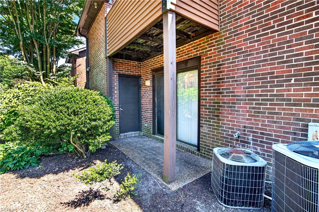 149 Windsor Castle Dr Property Photo 23
