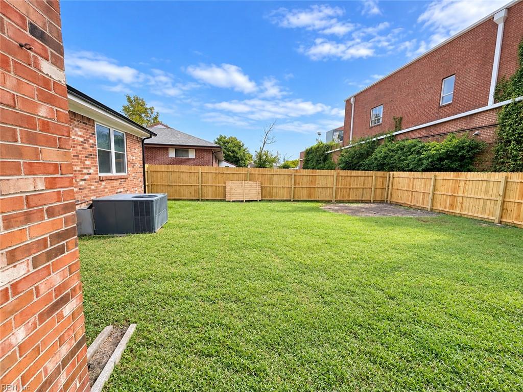 2721 Moton St Property Photo 8