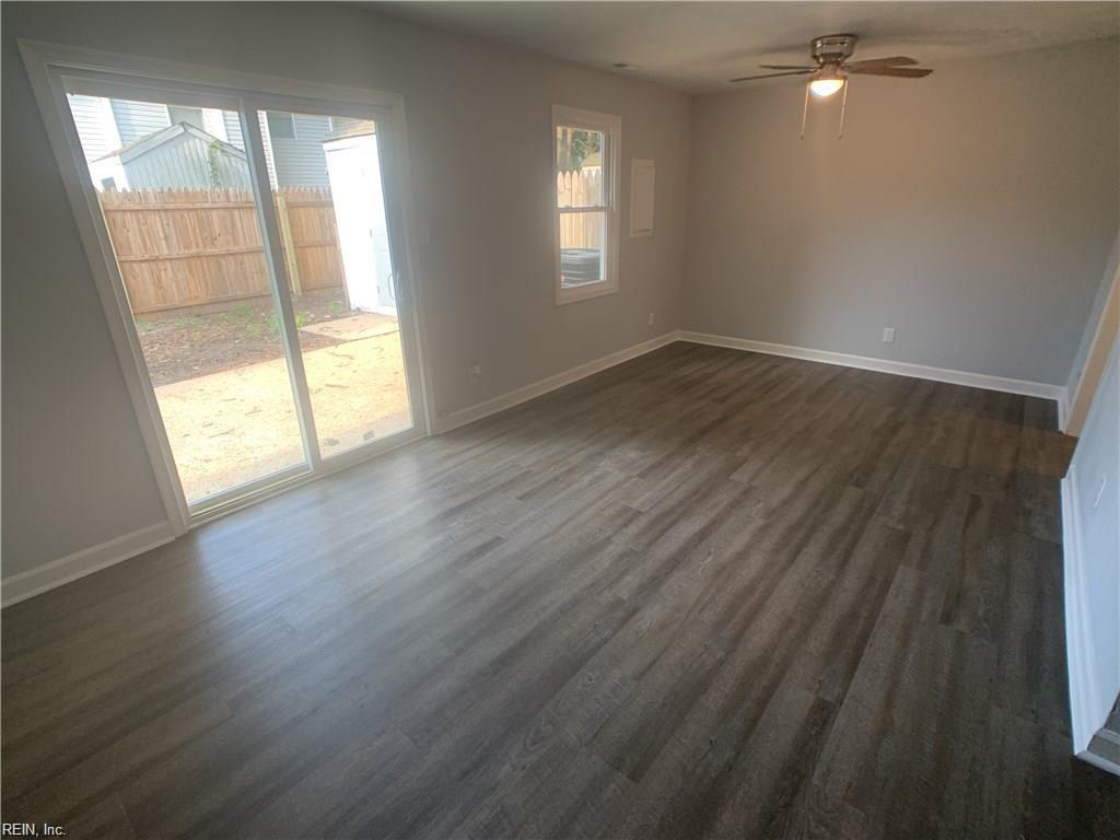 3261 Yellow Pine Cres Property Photo 3