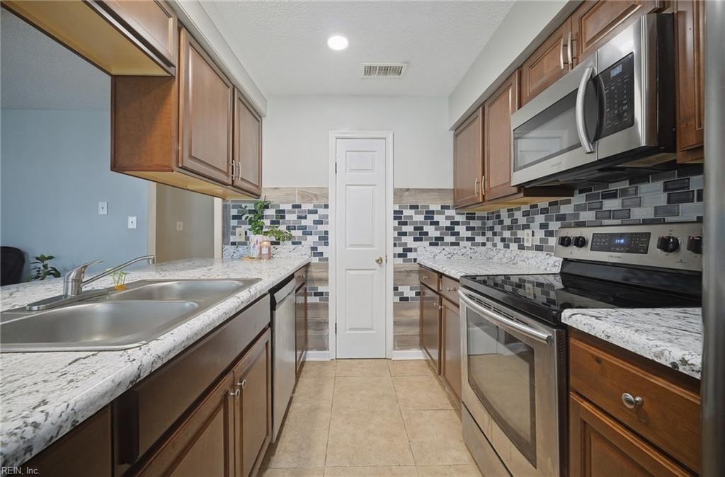 3428 Landstown Ct Property Photo 10