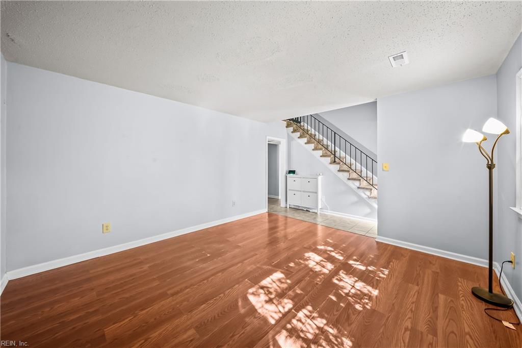 1 Ewell Ct Property Photo 6