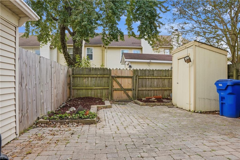 4703 Ashbury Ln Property Photo 6