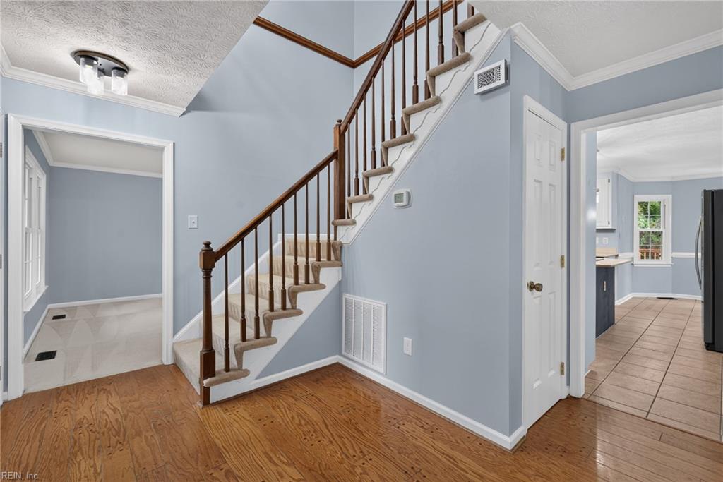 102 Sherwood Ln Property Photo 2