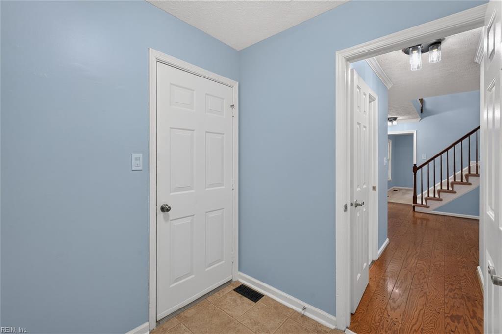 102 Sherwood Ln Property Photo 6