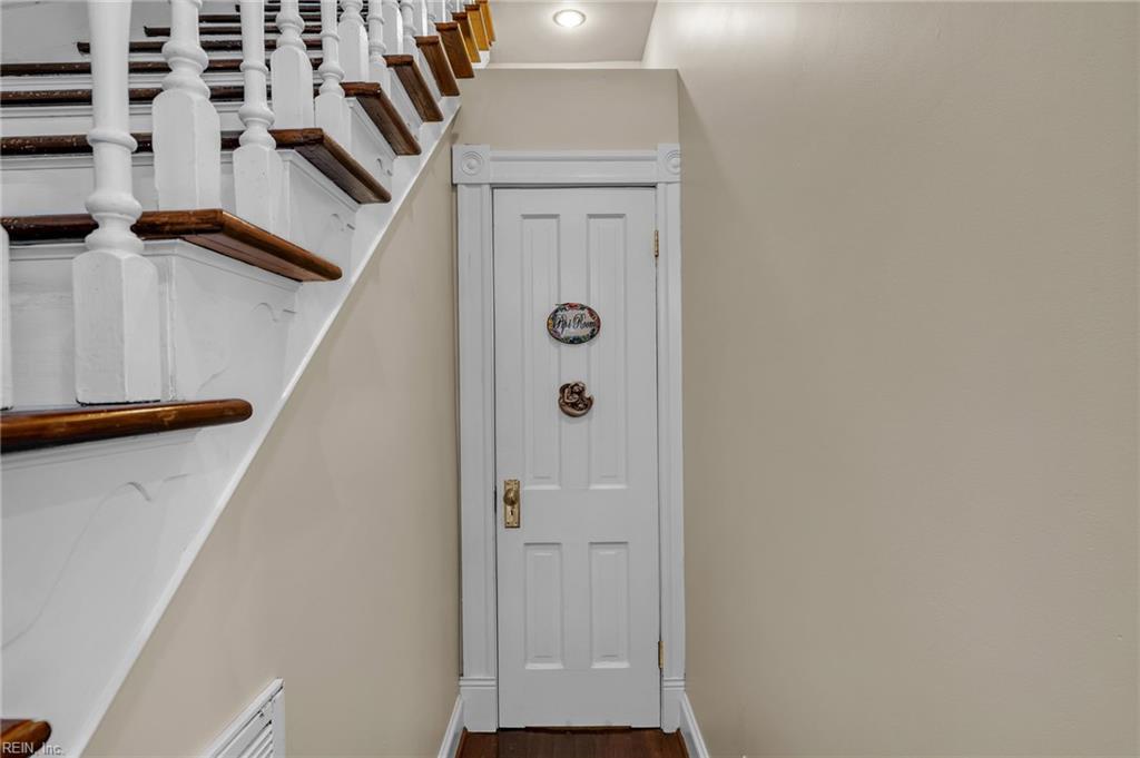 449 Dinwiddie St Property Photo 16