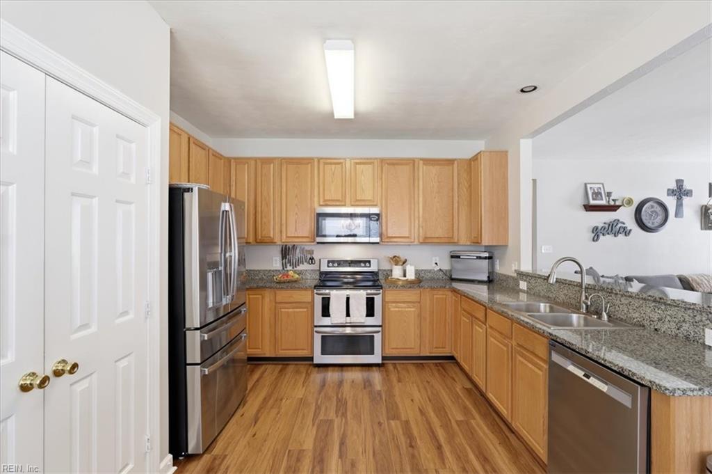 806 Crosswood Ct Property Photo 8