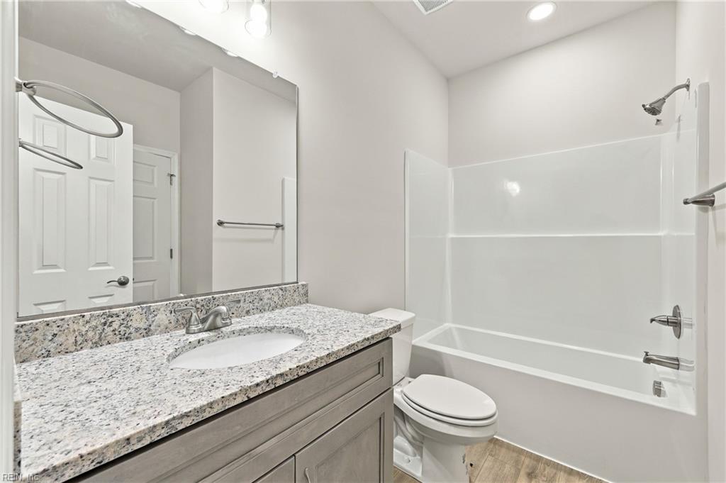903 Railroad Ave Property Photo 9