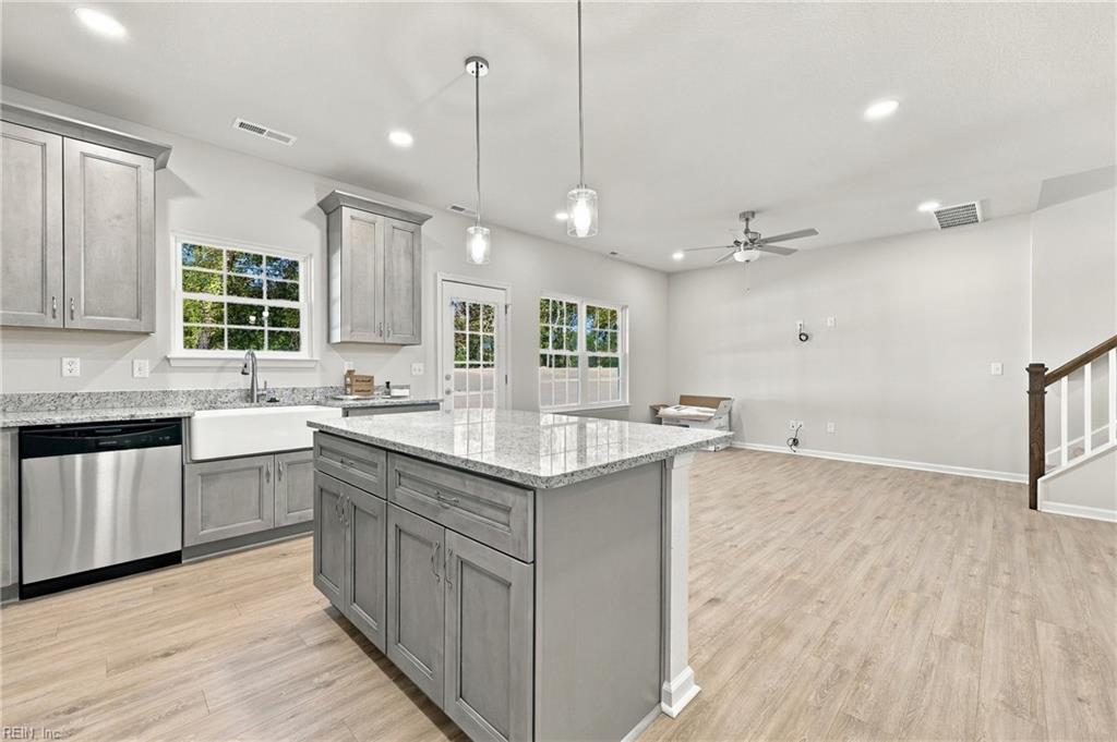 903 Railroad Ave Property Photo 12