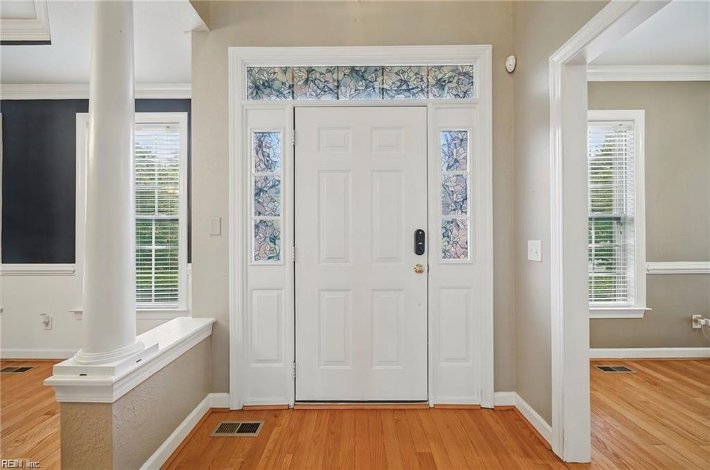 105 Meredith Way Property Photo 3