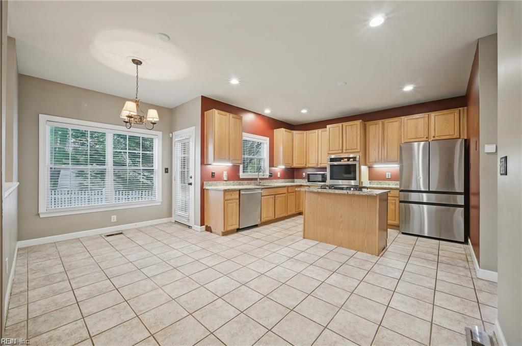 105 Meredith Way Property Photo 11