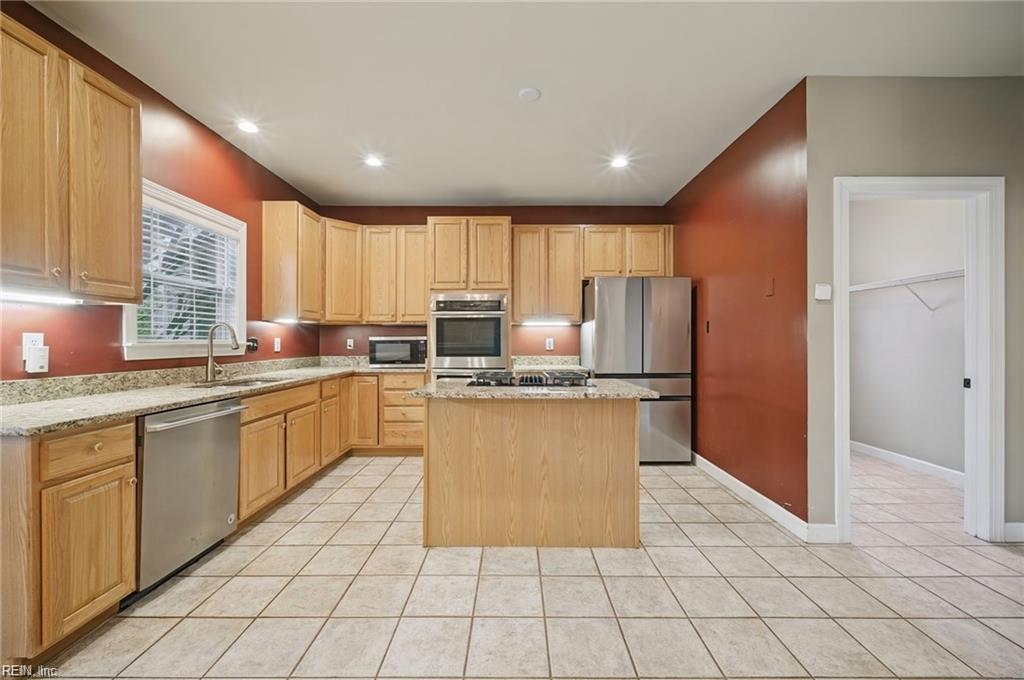 105 Meredith Way Property Photo 14