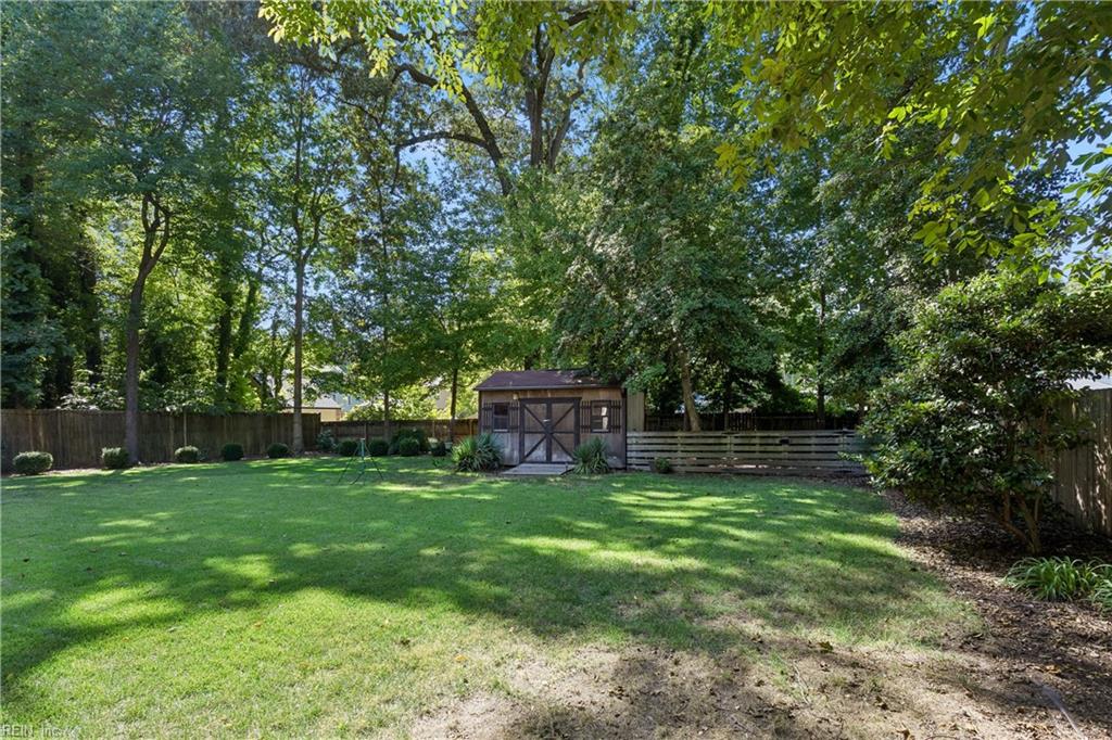 609 E Woodland Dr Property Photo 44