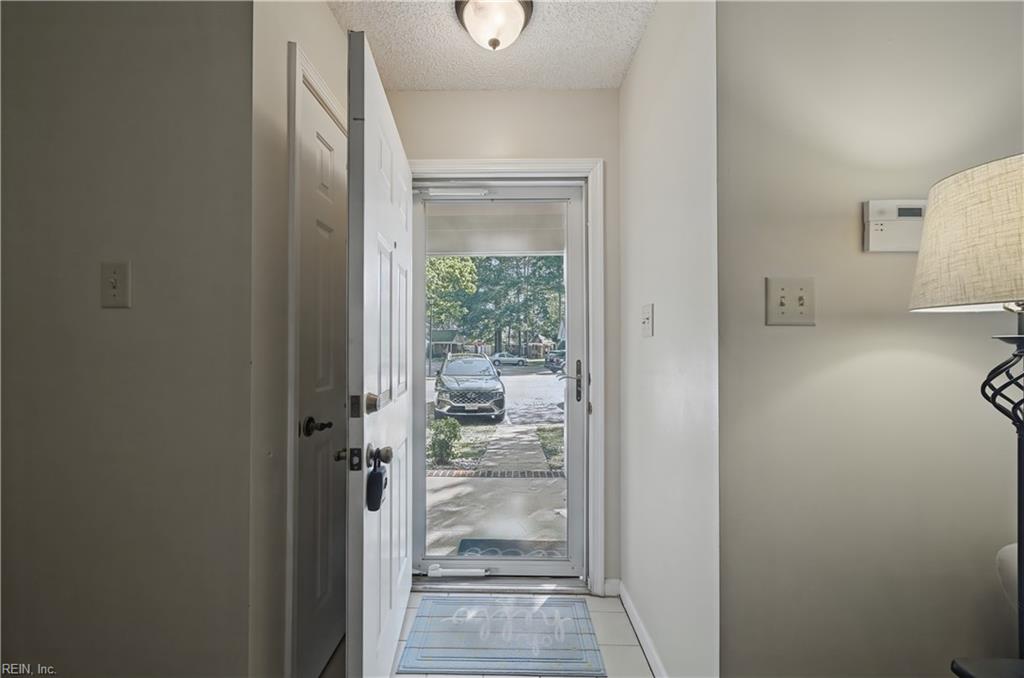 717 Mashie Ct Property Photo 4