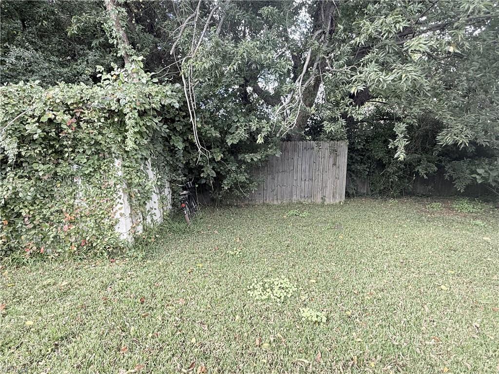 2612 Hickory St Property Photo 10