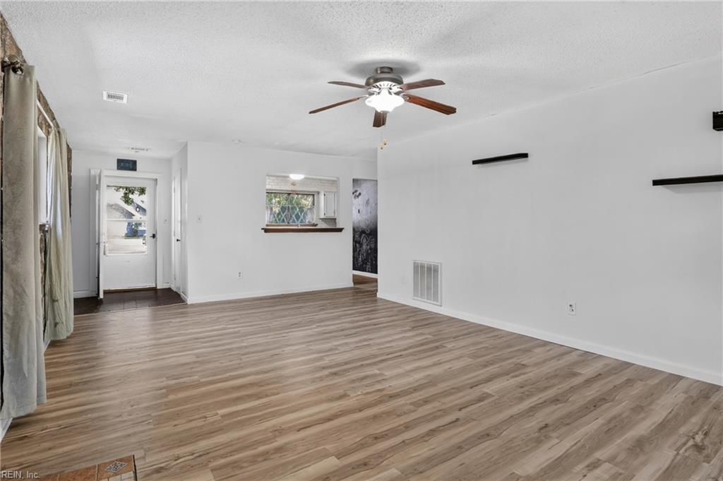 506 Cambertree Way Property Photo 4