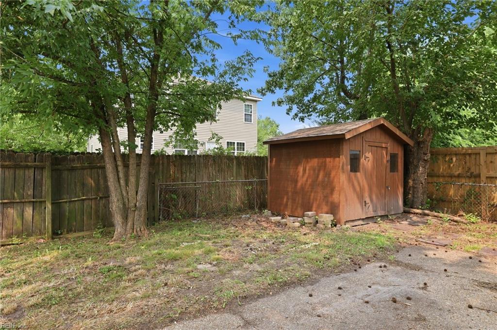 2301 Rush St Property Photo 29