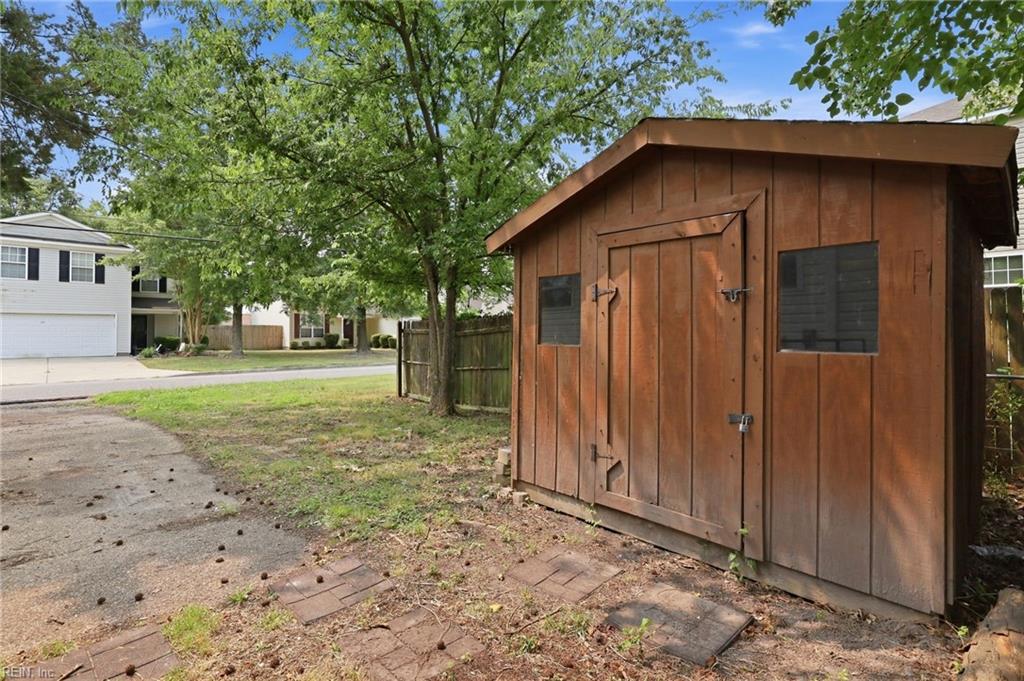 2301 Rush St Property Photo 31