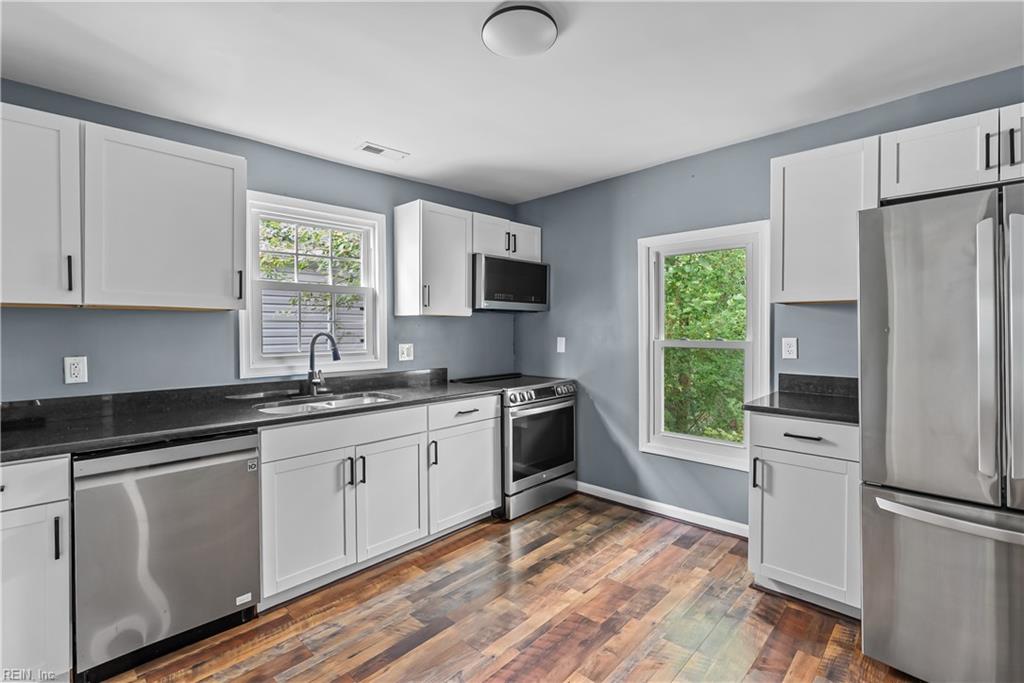 206 Oak St Property Photo 1