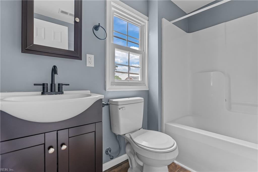 206 Oak St Property Photo 2