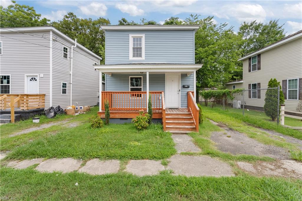206 Oak St Property Photo 5