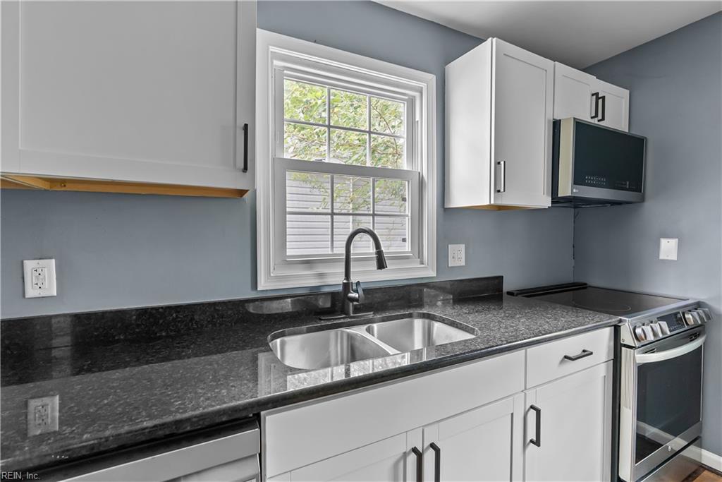 206 Oak St Property Photo 12