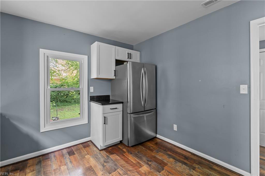 206 Oak St Property Photo 13