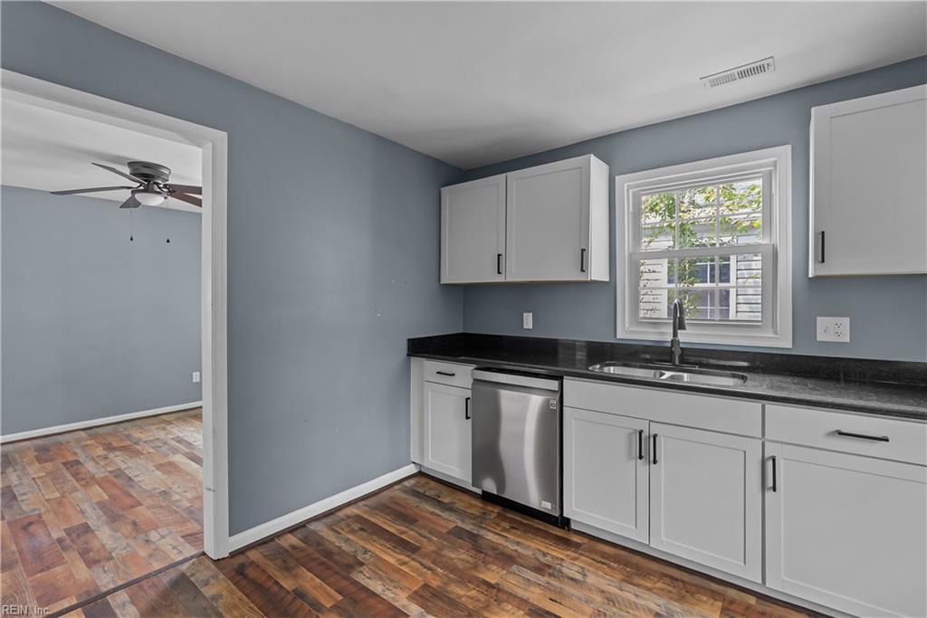 206 Oak St Property Photo 15