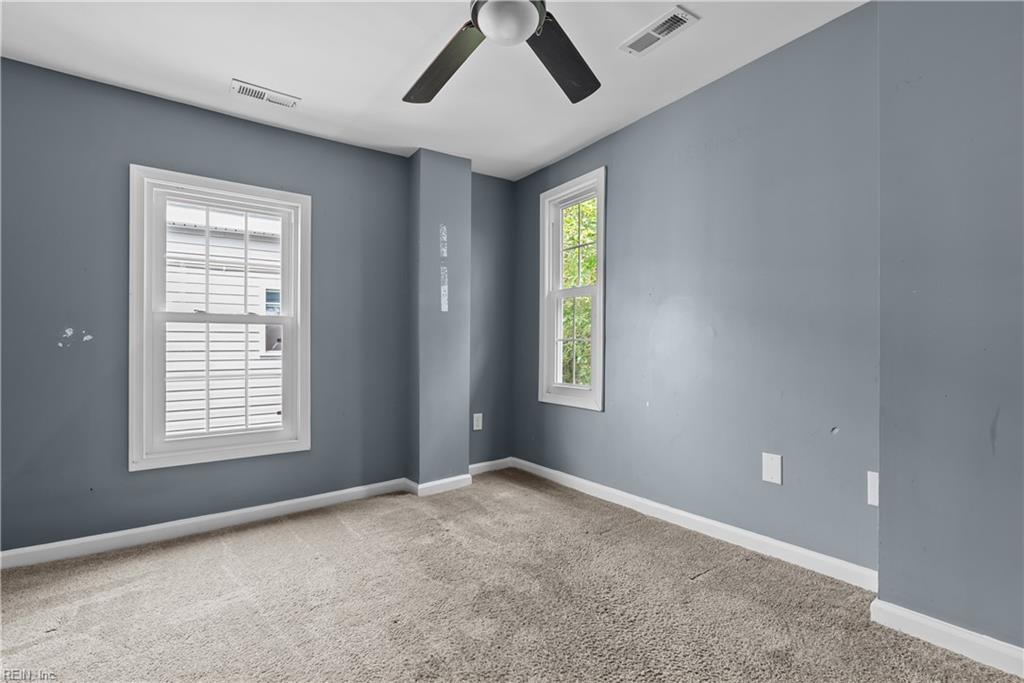 206 Oak St Property Photo 17