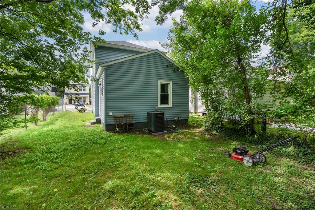 206 Oak St Property Photo 21