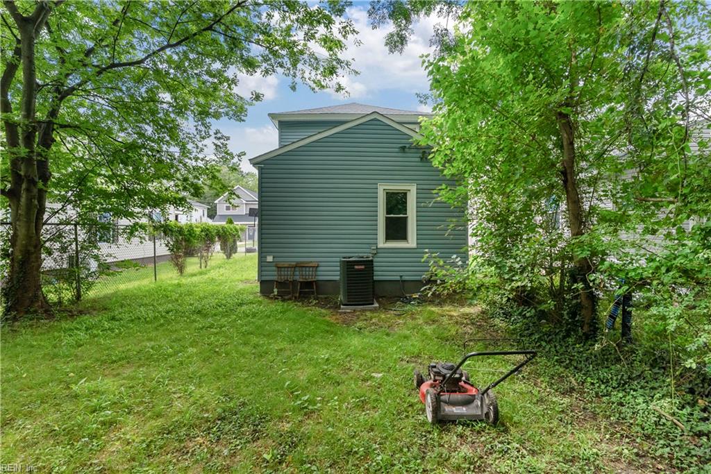 206 Oak St Property Photo 22
