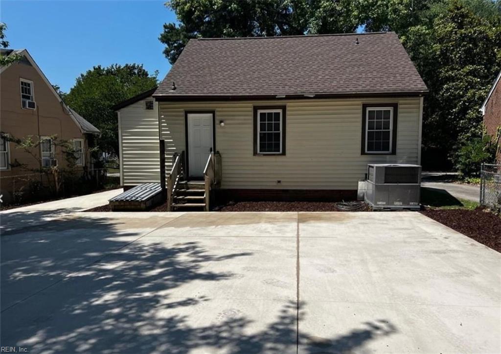 901 Lafayette St Property Photo 2