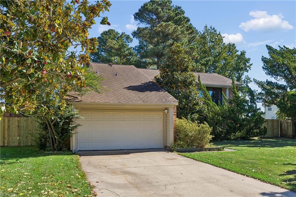 1745 Lake Christopher Dr Property Photo 1