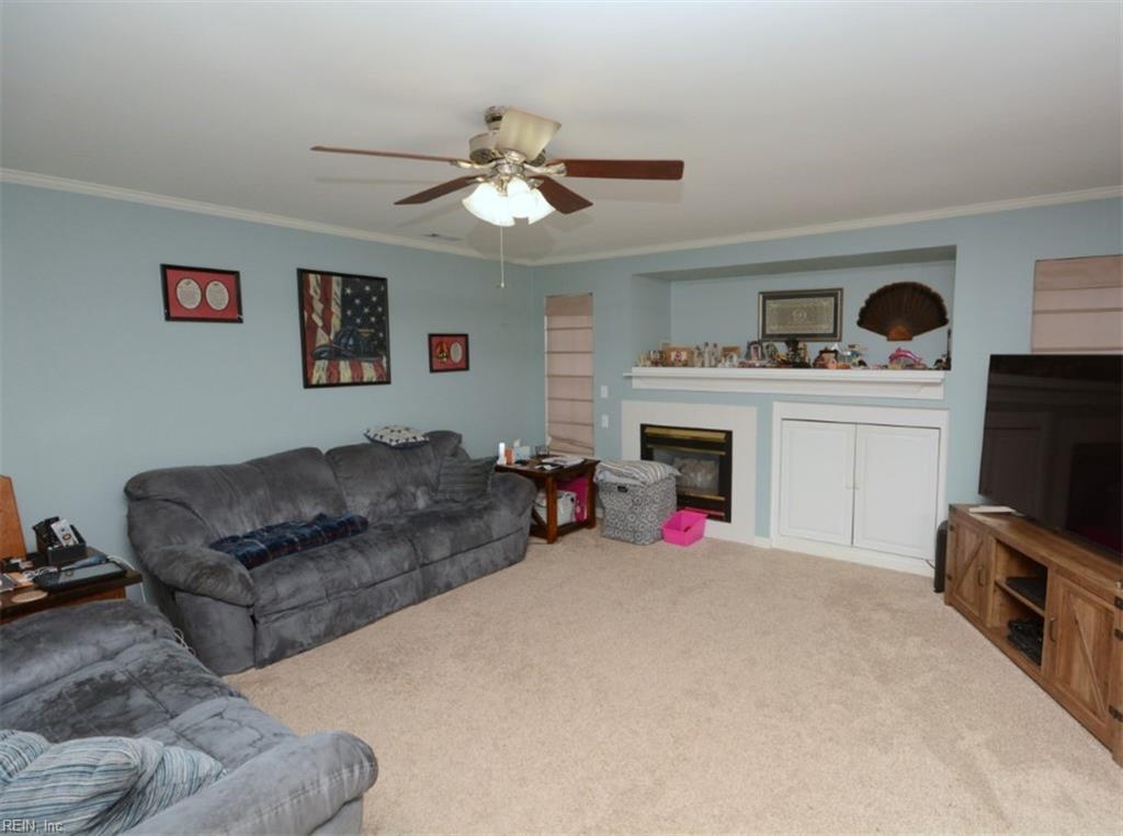 315 S Monterey Dr Property Photo 4