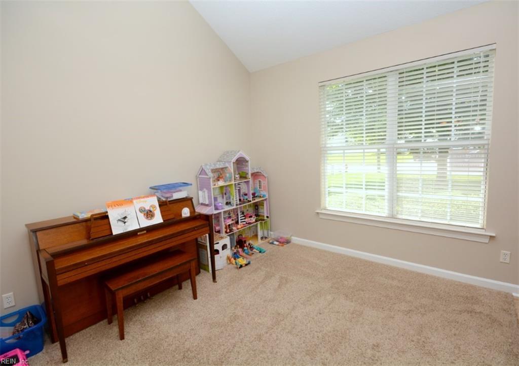 315 S Monterey Dr Property Photo 19