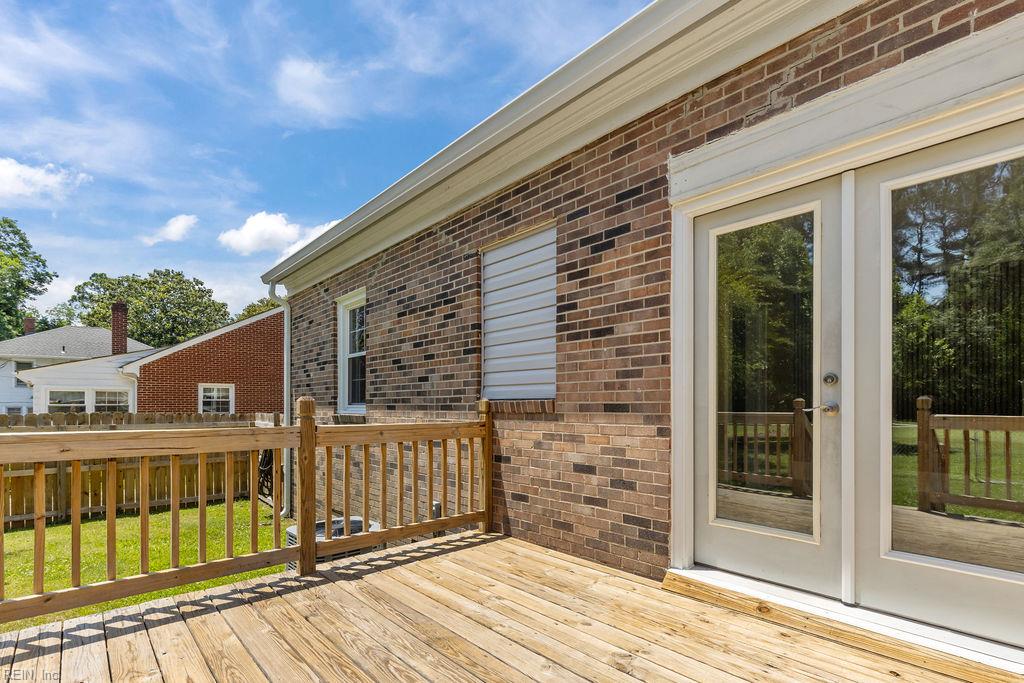1317 Clay St Property Photo 3