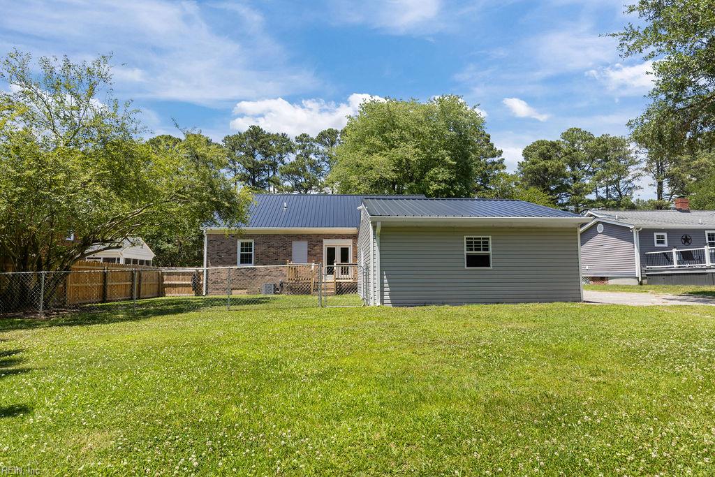 1317 Clay St Property Photo 5