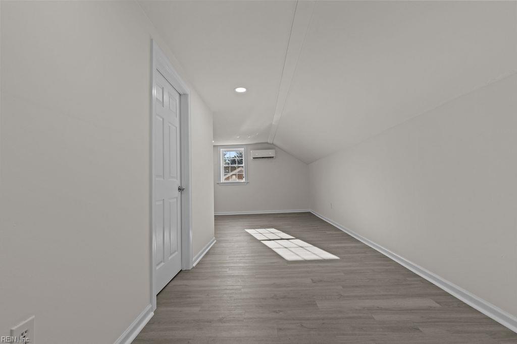 1317 Clay St Property Photo 17