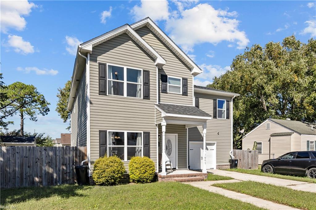 1607 Selden Ave Property Photo 3