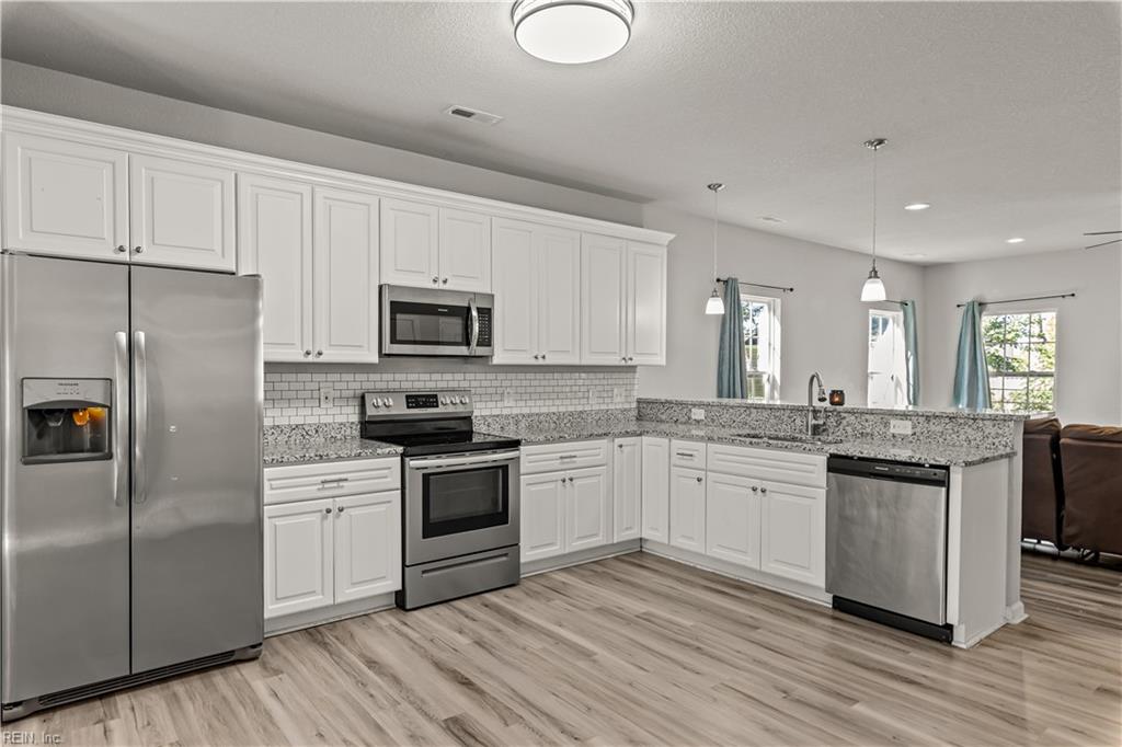 1607 Selden Ave Property Photo 4