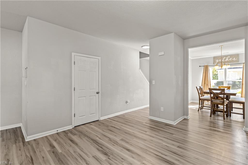 1607 Selden Ave Property Photo 9