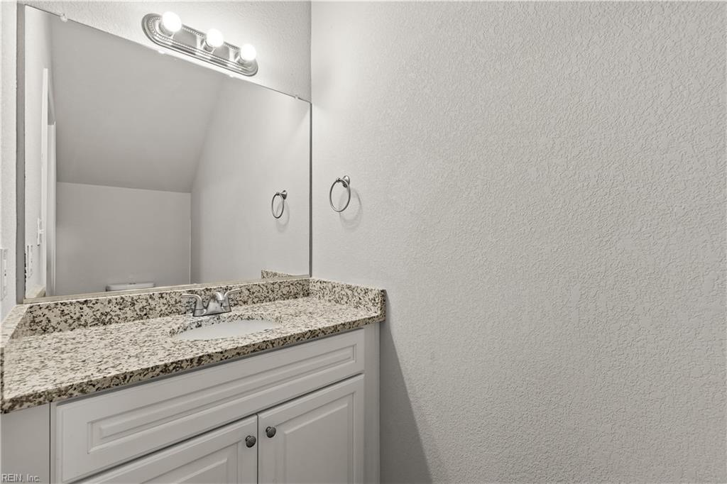 1607 Selden Ave Property Photo 10