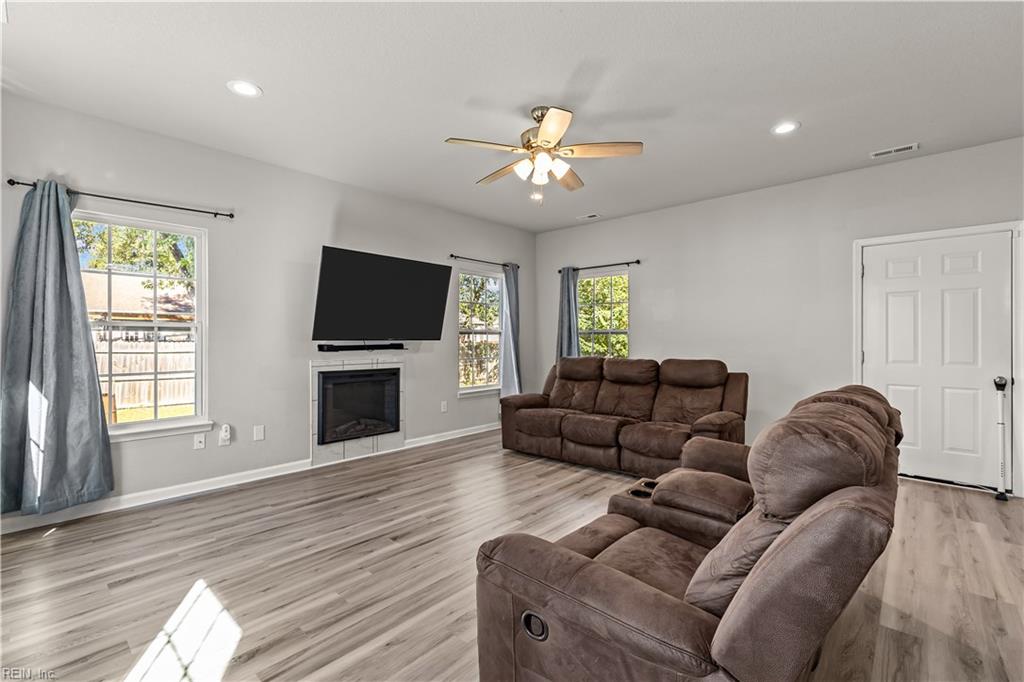 1607 Selden Ave Property Photo 15