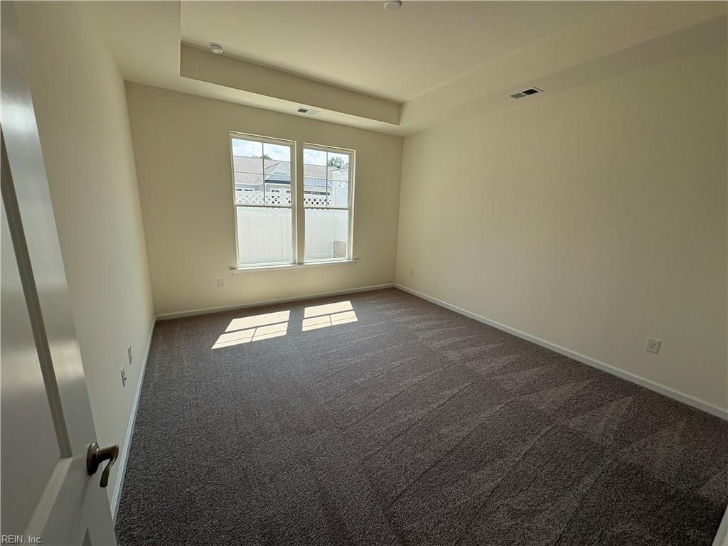 211 Oxford Ave Property Photo 4