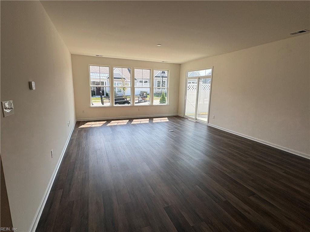 211 Oxford Ave Property Photo 11